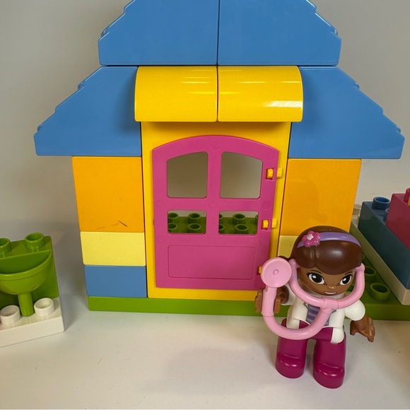 Duplo Doc McStuffins Backyard Clinic 10606 Near Complete‎